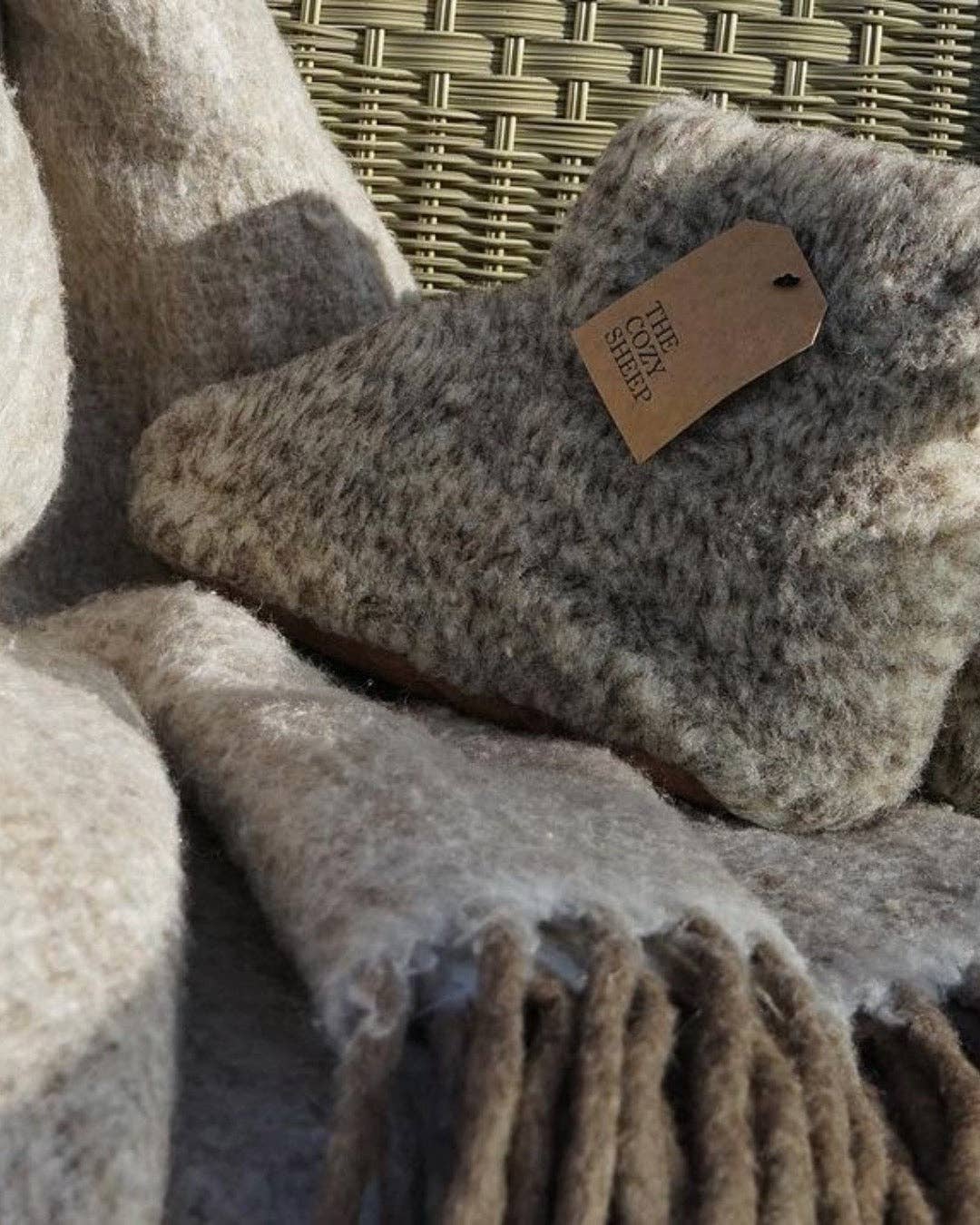 The Cozy Sheep Merinotofflor, hög modell – Ljusgrå