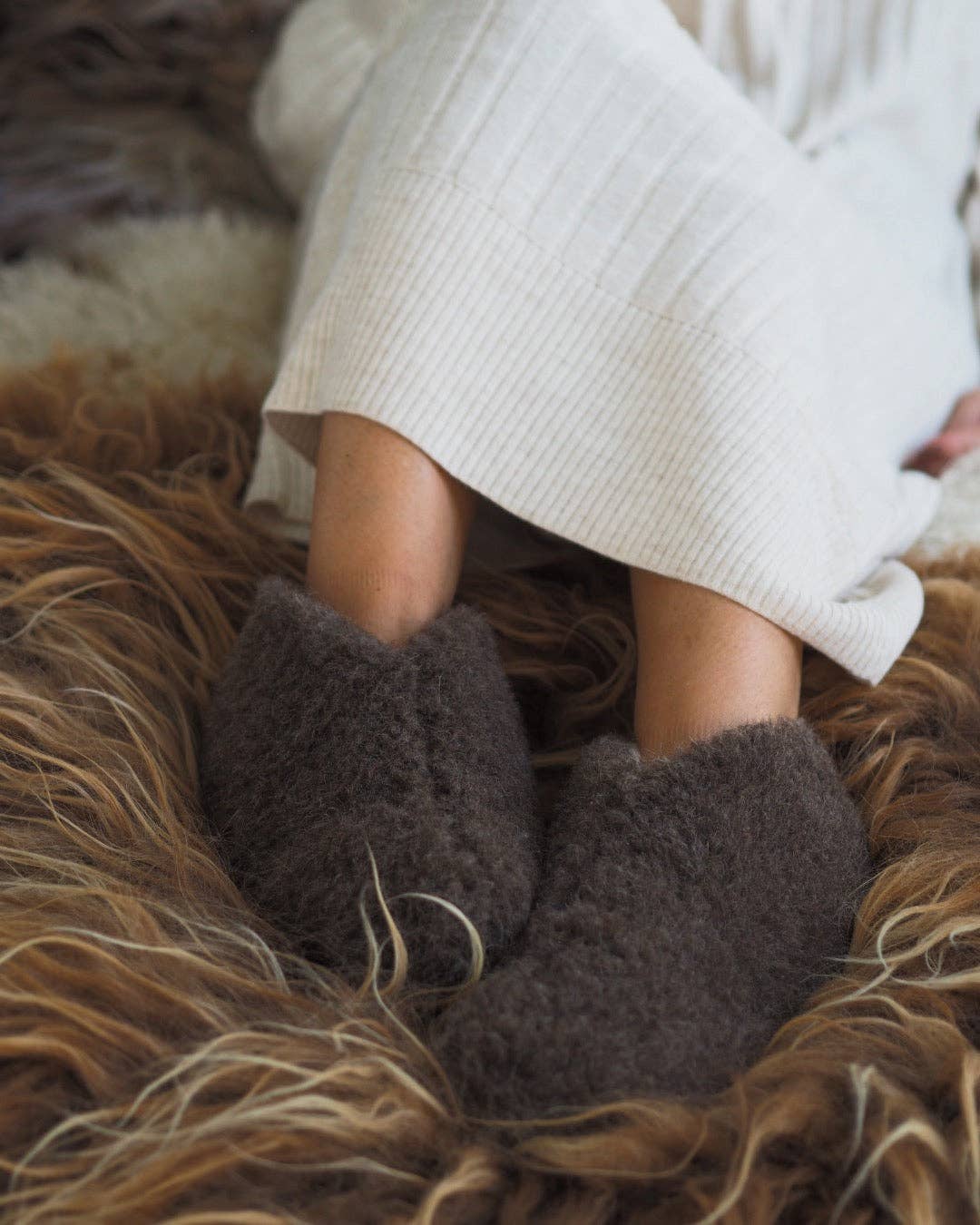 The Cozy Sheep Merinovillatossut – matala malli, tummanharmaa/ruskea