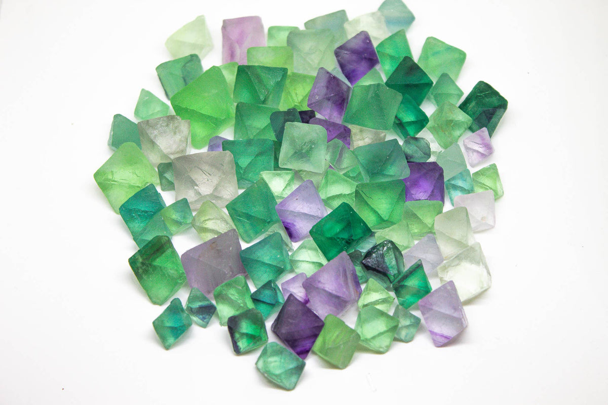 Regnbågsfluorit - oktaeder (7-25 mm)