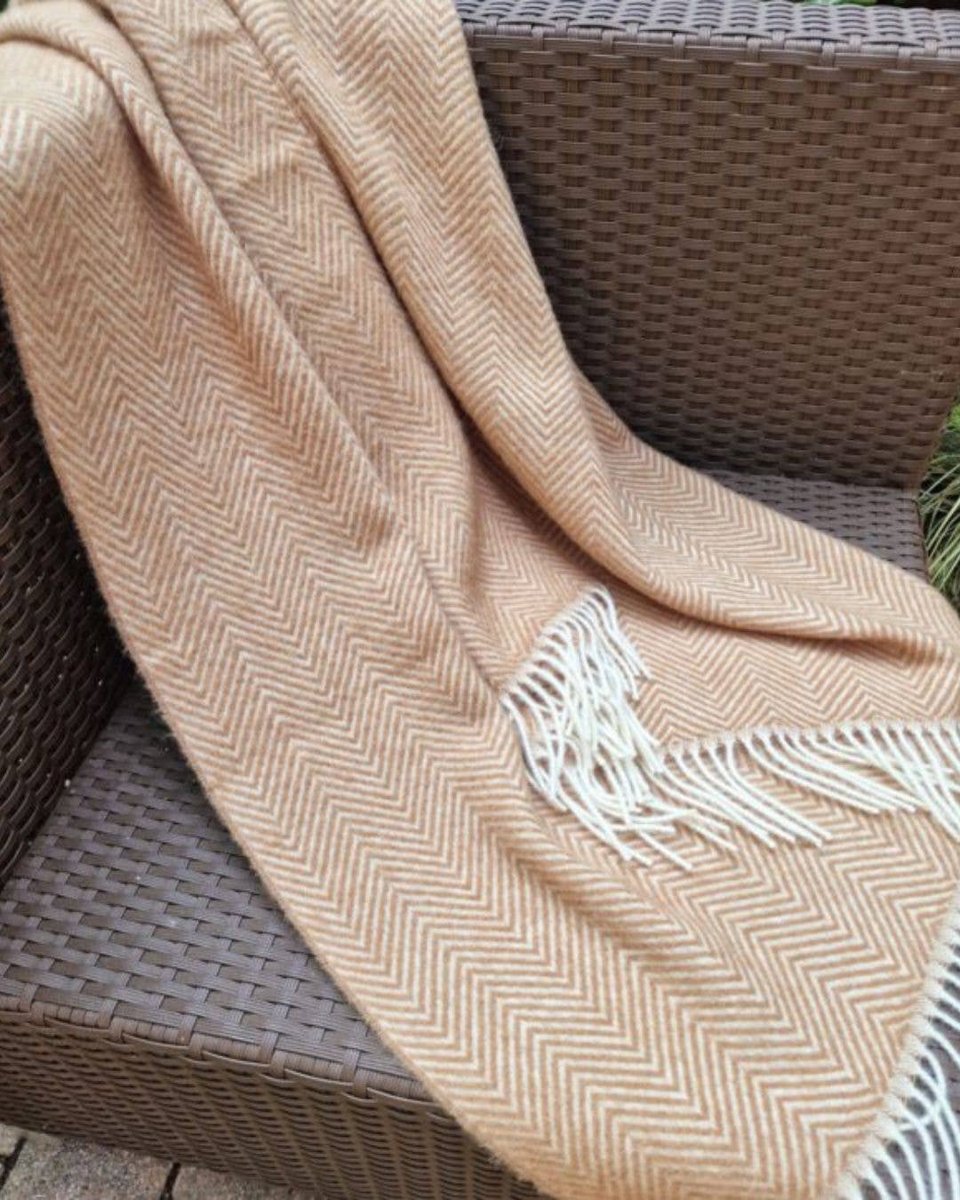 The Cozy Sheep villapeitto 140 × 200 cm | 100 % villaa - Beige