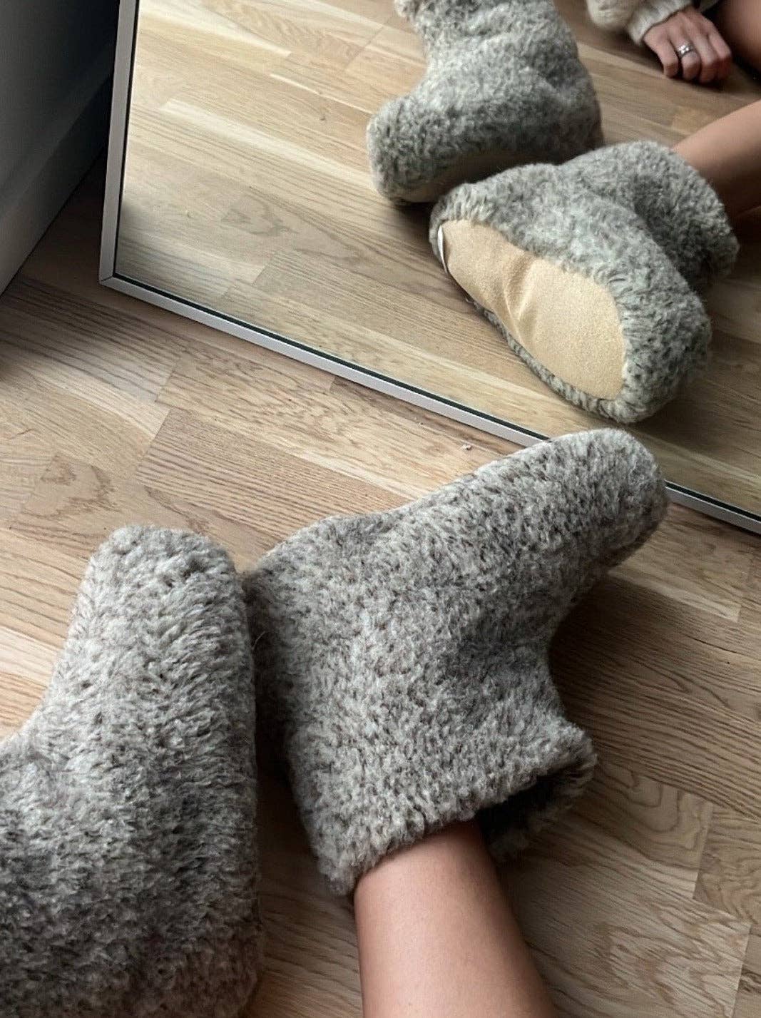 The Cozy Sheep Merinotofflor, hög modell – Ljusgrå